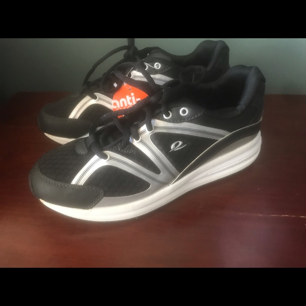 🌟New Easy Spirit Sneakers